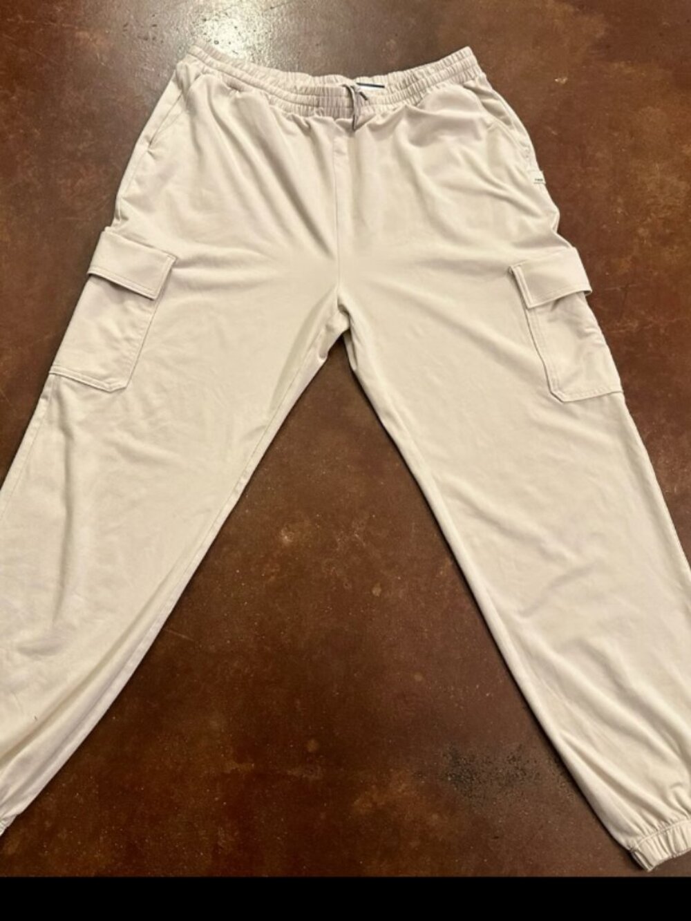 Vuori Women’s Boyfriend Cargo Joggers Size L